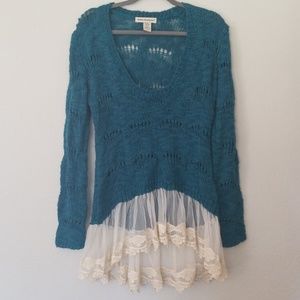 🌸Sweater with lace